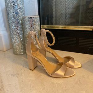Champagne colored heels from Jewel - Sz 8